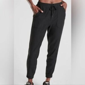 Women's ATHLETA Farallon Jogger Pants Sz 4 Black Elastic Waist Pockets Lifestyle